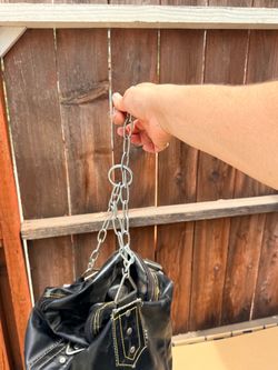 Workout heavy bag w chain