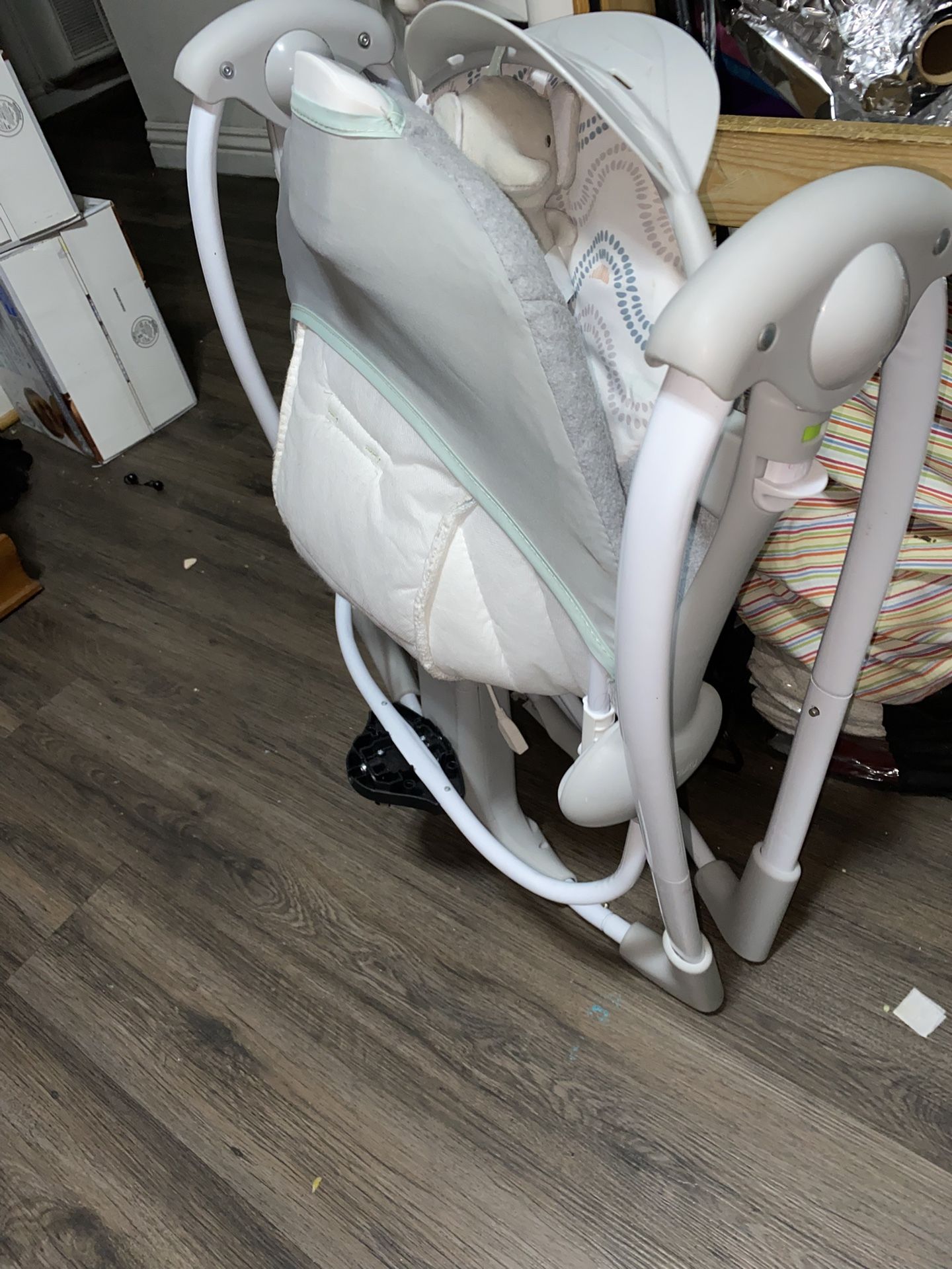 Ingenuity Convert Me 2-in-1 Portable Vibrating Baby Swing 