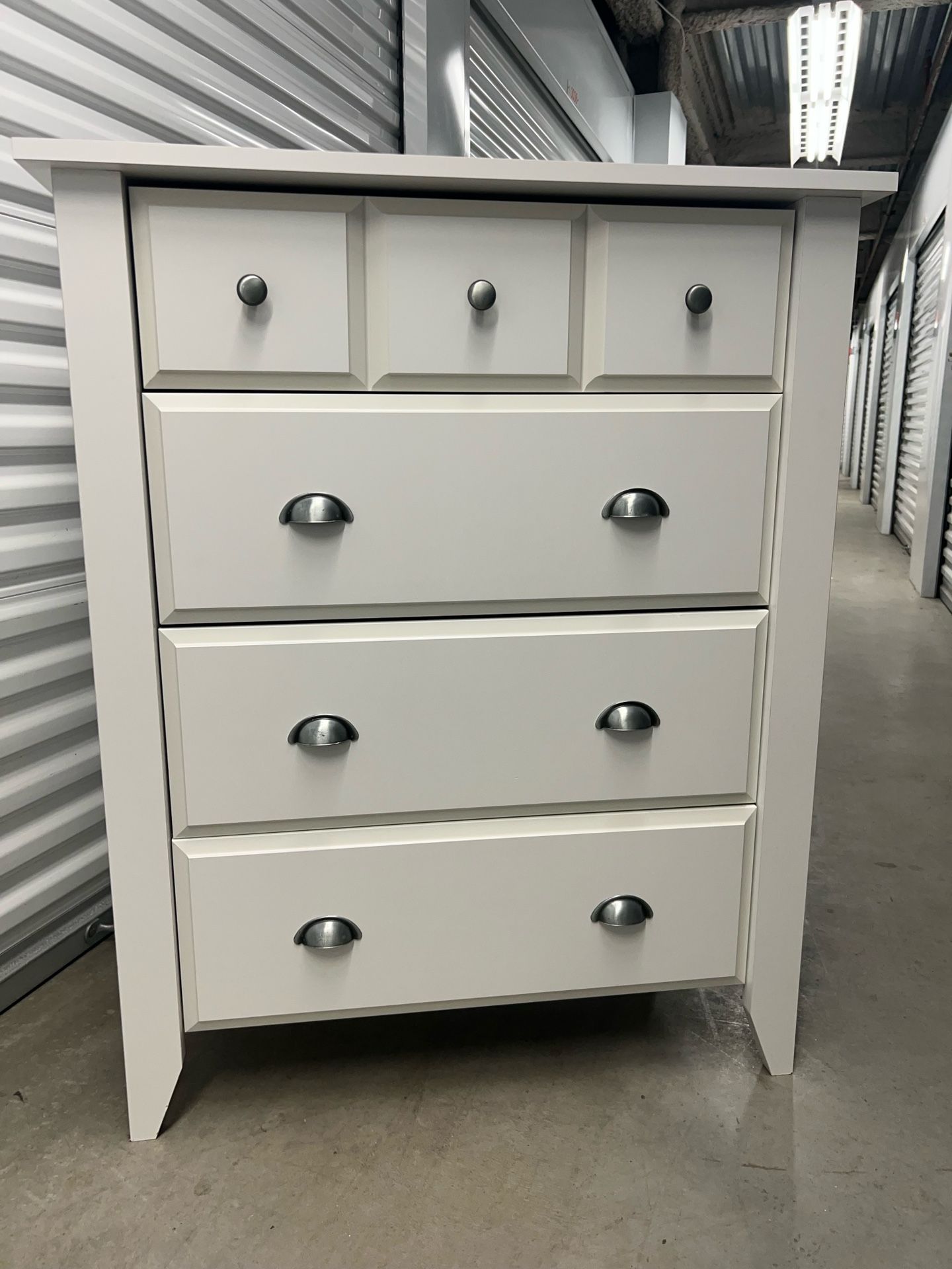 4 Drawer SAUDER Dresse/ Delivery Available