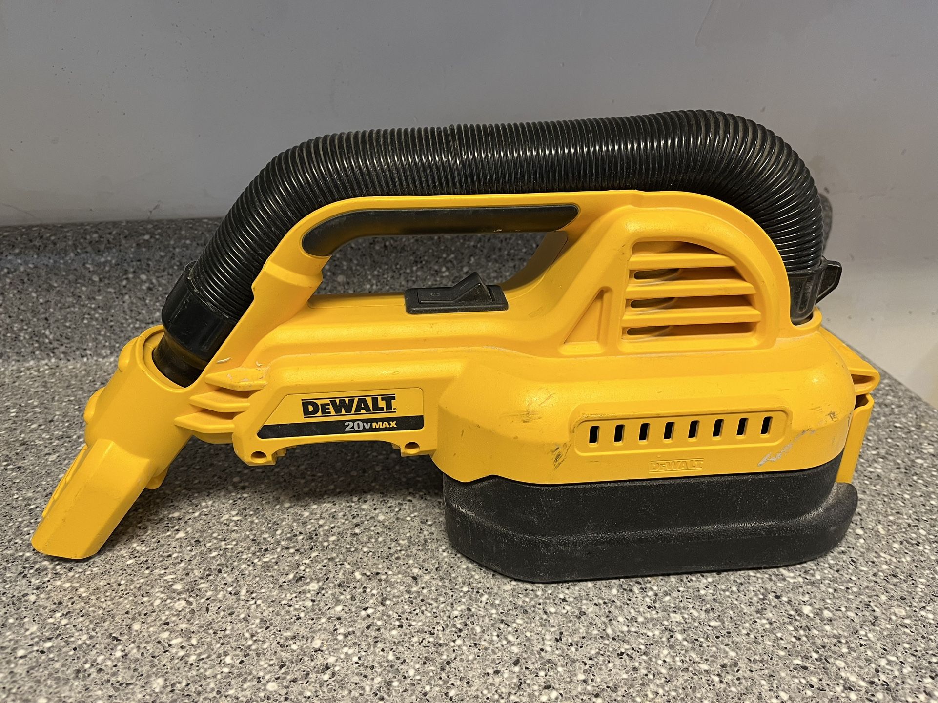DEWALT 20V MAX cordless vacuum