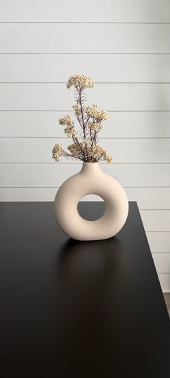 Small H&M home Ceramic Donut Vase