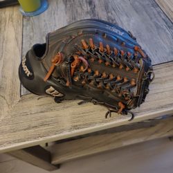 A2K D33 Baseball Glove 