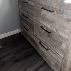 Large Rustic Wood 6 - Drawer Dresser 