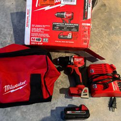 Milwaukee Drill With Battery And Charger 
