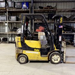 2014 Yale 5000 lbs capacity forklift