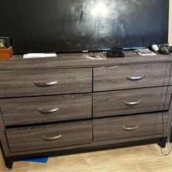 (Queen) Headboard + Footboard W/ Dresser & Nightstand 