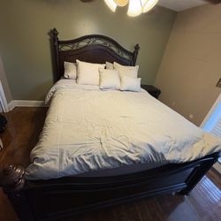 Queen Bedroom Set - Dresser, Mirror, Nightstand 