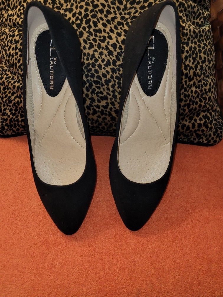 Chinese Laundry Black Suede Like Wedges