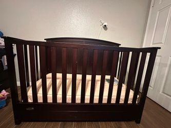 Crib with mattress/ Cuna con colchón