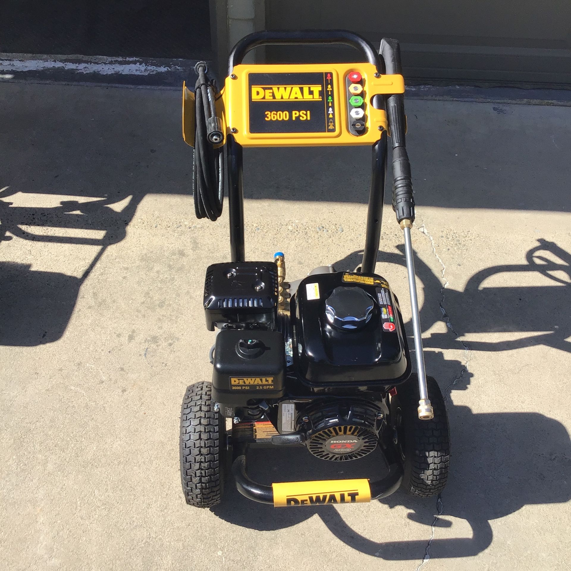 Dewalt 3600 PSI Power Washer. Reliable Honda Motor. 