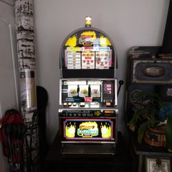 IGT 2000 SIZZLING SEVENS Near The Door Odds.