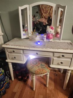 Vanity w chair and table