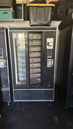 Snack/Soda Refrigerated vending machine Shoppertron 430 Crane International