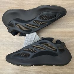 Brand New Adidas Yeezy 700 V3 Clay Brown Size 6, 7