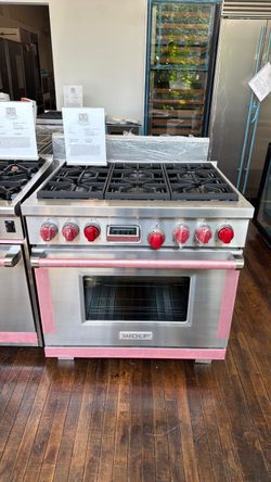 Wolf Professional 36” Dual Fuel Range 6 Burner Refurbished