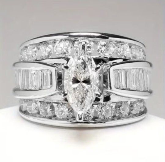 Stunning Shining Blungy Silver Tone Glam Ring