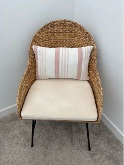 Landis Wicker Backed Dining Chair w/ Cushion Natural & Decorative Pillow
