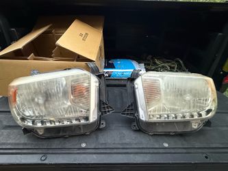 Used headlights 2017 Toyota Tundra