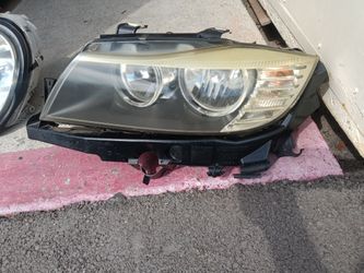 2009-2011 Bmw 328i Headlight Driver's Side (Sedan) Halogen Bulbs With Headlight Bracket OEM.