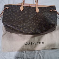 Good Mother's Day Gift Louis Vuitton Purse 