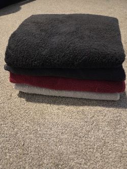 4 Bath Towels 