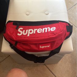 Supreme backpack for Sale in Miami, FL - OfferUp