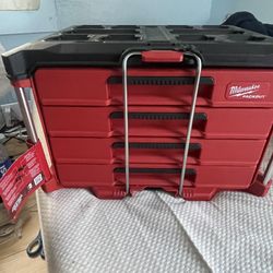 Milwaukee 4 Drawer Pack Out 