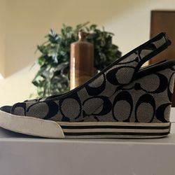 Zapatillas. Coch. Nuevas. Dais
