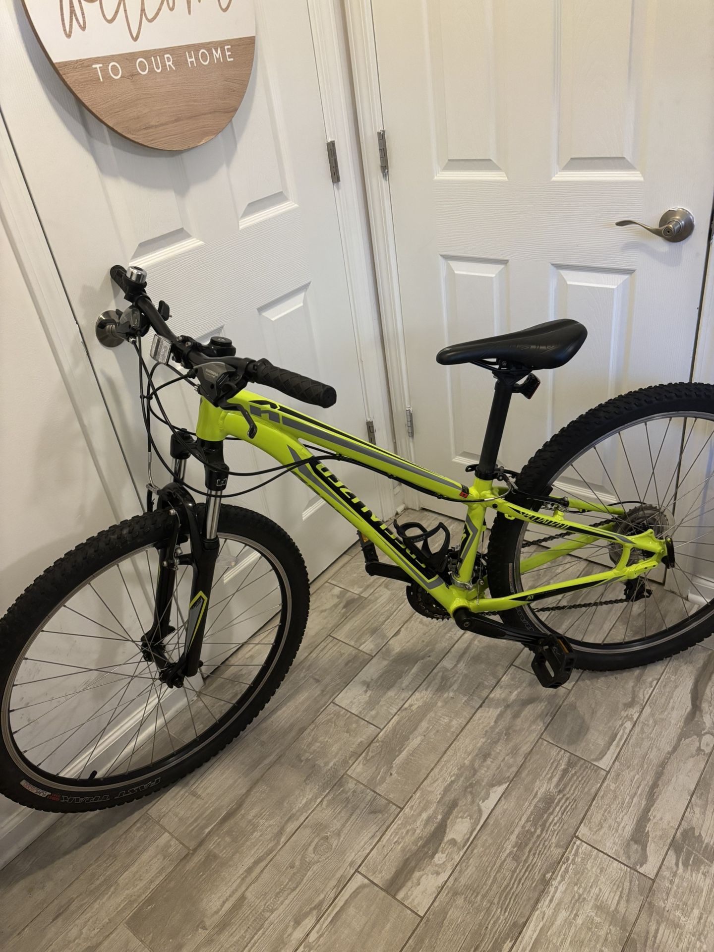 Specialized Mountain Bike 27.5" Wheels