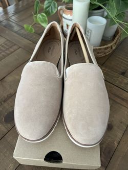 Brand New Women’s 8.5 Clarks Casual Dressy Slip On Shoe