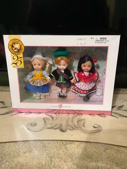 Kelly Doll Friends of the World Europe Giftset