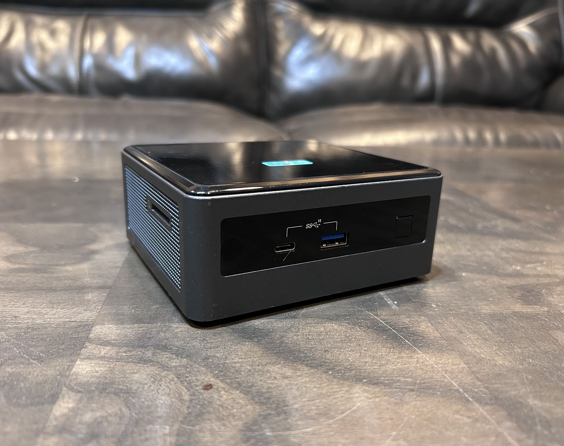 Intel NUC NUC10FNH Core i5 10th gen 16GB RAM 512gb SSD Windows 11 desktop computer