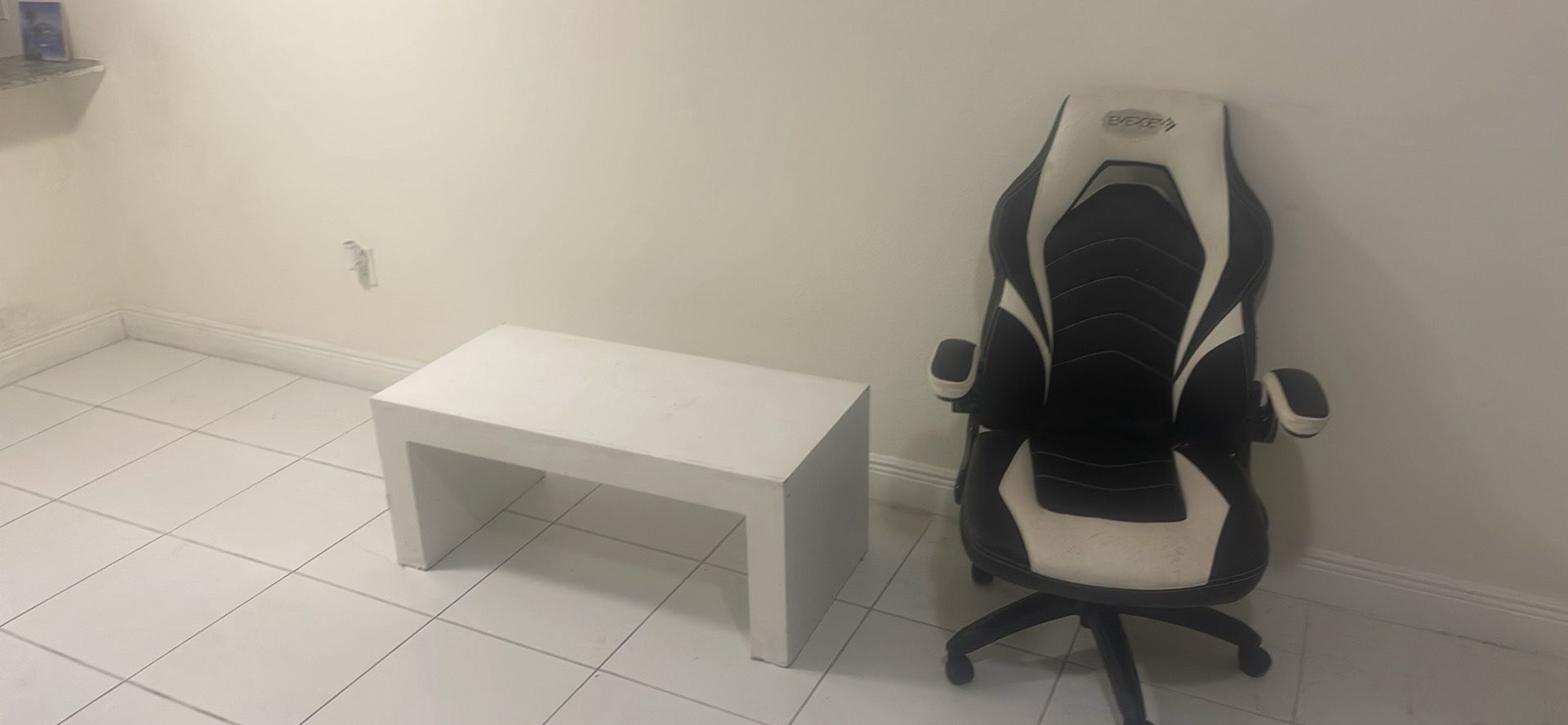 Coffee Table/gaming Chair