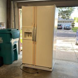 Whirlpool Gold Full Size Refrigerator 
