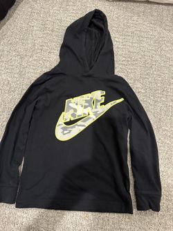 Boys Nike Hoodie . Size 6-7. Very Good Condition 