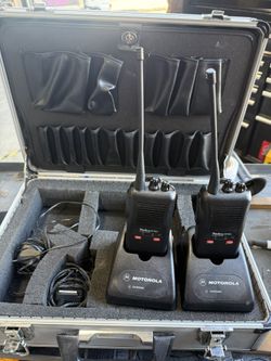 Motorola Radius SP50 Radios W Charger 
