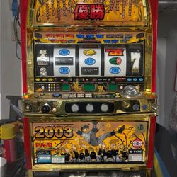 Slot  Machine. Works Great   Have Lots Of Tokens 