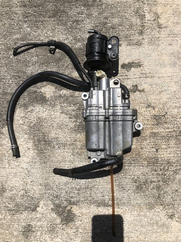 Suzuki DF 90100115140 HP Fuel Pump Vapor Separator VST 1560090J00 for Sale in Homestead, FL