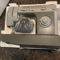 New singer sewing machine commercial grade model CG-590