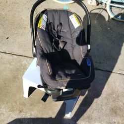 Graco baby car seat
