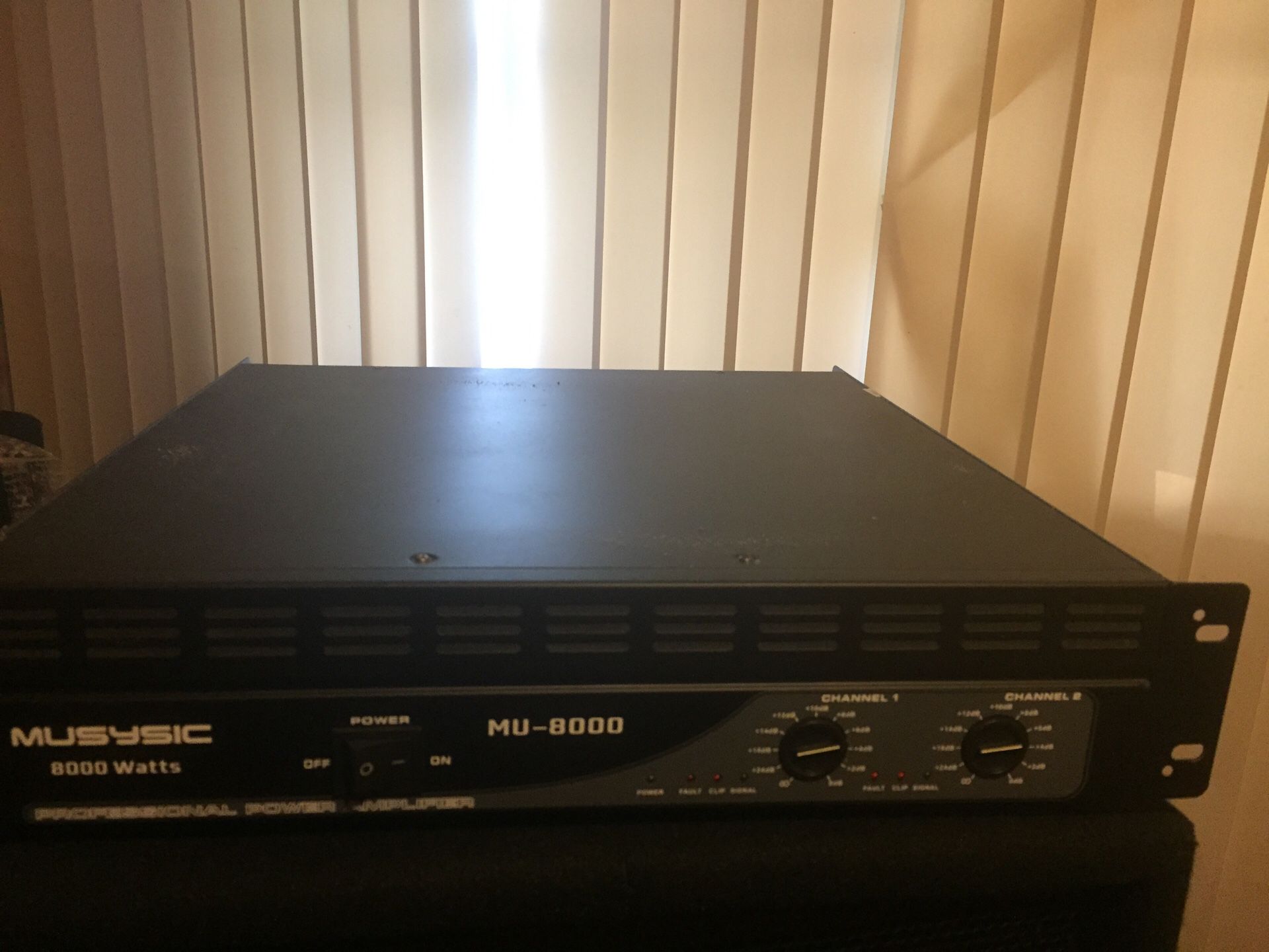 Musysic MU-8000 professional amplifier