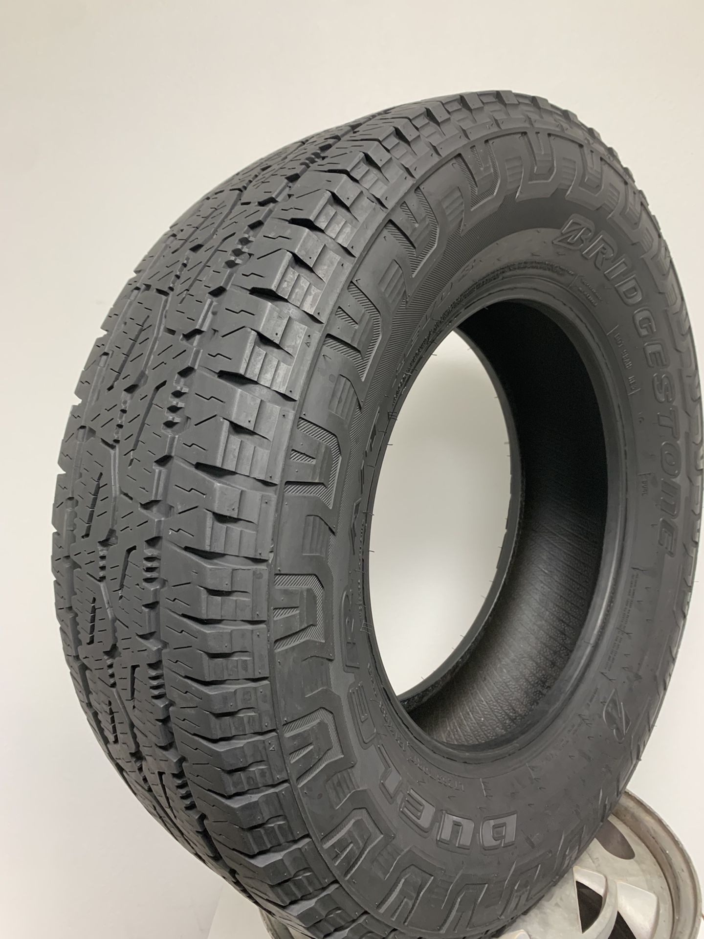 Bridgestone Tires LT 265/70r17