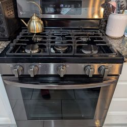 5.8 cu. ft. Smart Wi-Fi Enabled Fan Convection Gas Range with Air Fry & EasyClean®
