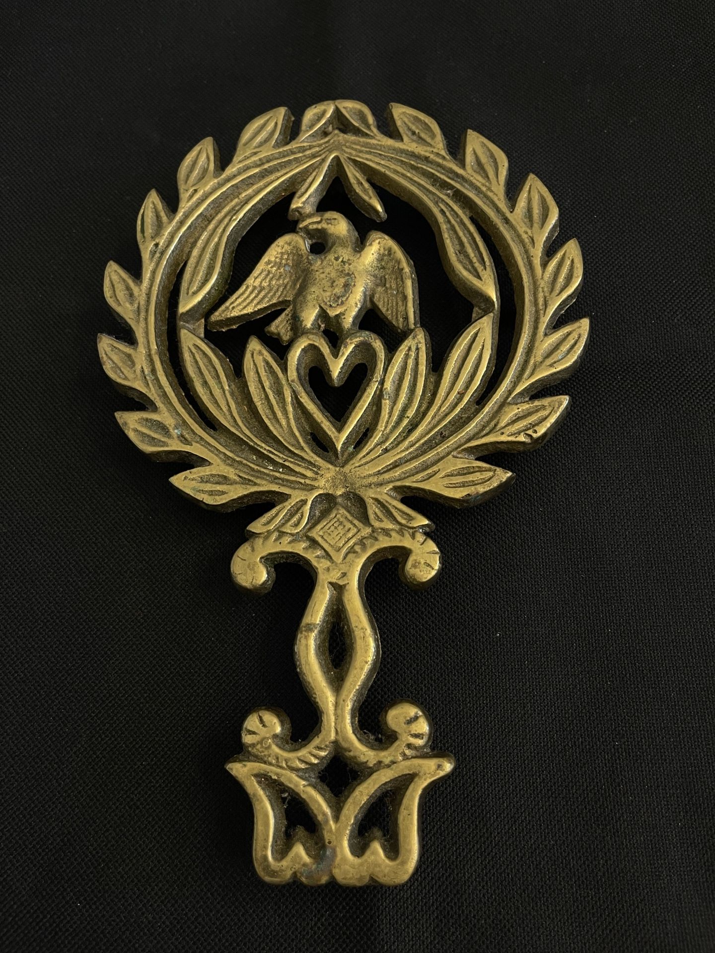 9 Inch Patriotic Gold Cast Iron Eagle & Heart Trivet w/ Handle Laurel Wreath VTG