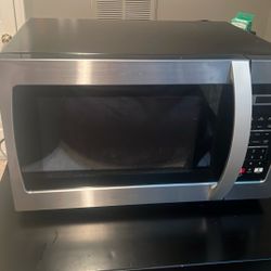 Slightly Used 1.3 Cu Ft Cuisinart Microwave