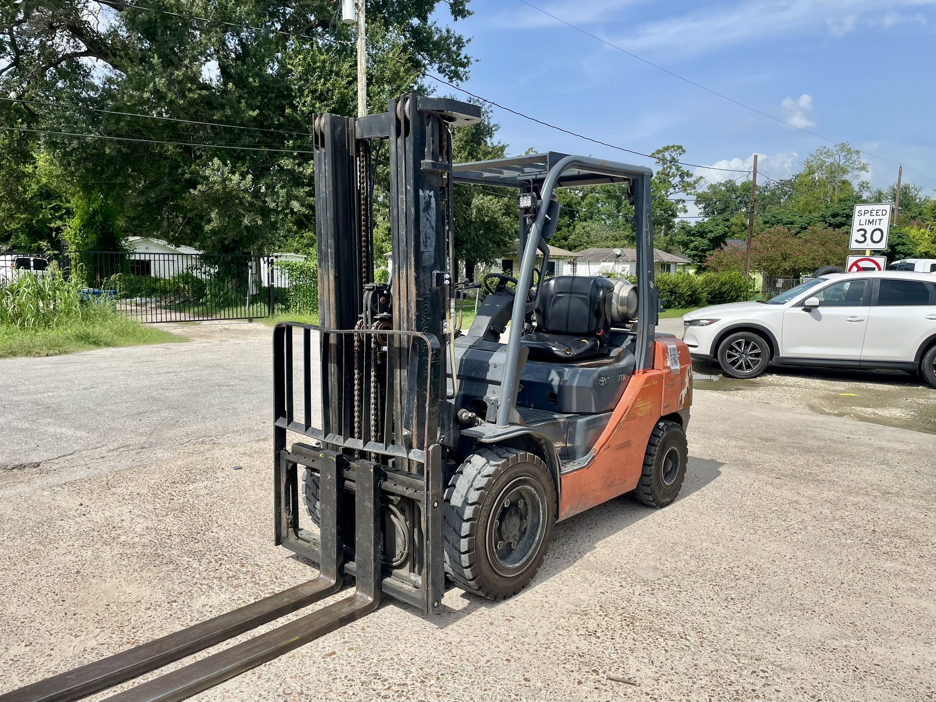2012 TOYOTA FORKLIFT 6000 LBS
