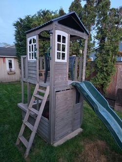 Kids outdoor play house