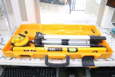 Johnson 9105/40-0910 Hot Shot Sound & Light Laser Level Kit with Hard Case (No Shipping)