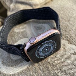 Apple Watch Series 4 gold 44 mm like new with charger original