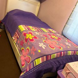 Twin Size Bed With Serta Matress 